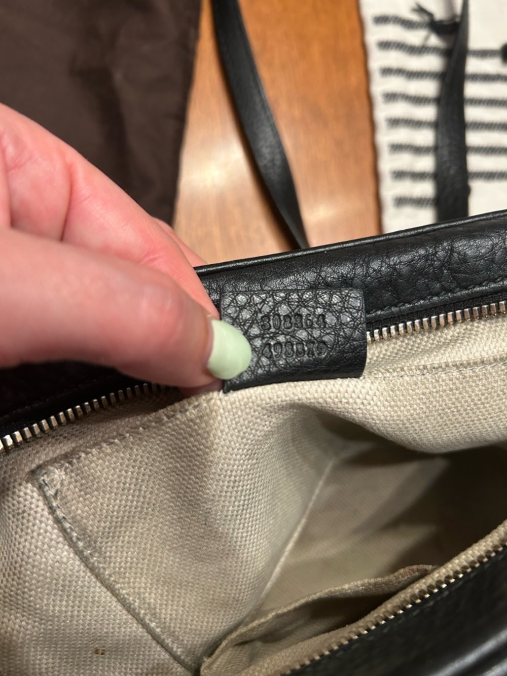 Authentic Gucci Black Soho Pebbled Leather Crossbody ๐ - Picture 10 of 13